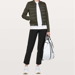 Lululemon On The Move Pant *28"
Black